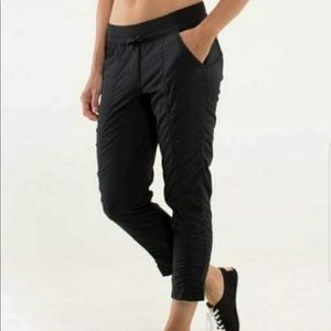 lululemon Street to Studio Pants sz 6 A4